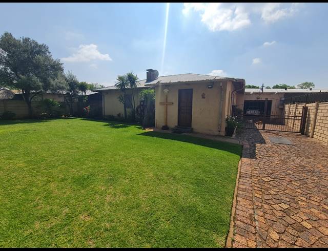 3 BEDROOM HOUSE FOR SALE IN VANDERBIJLPARK CW 1